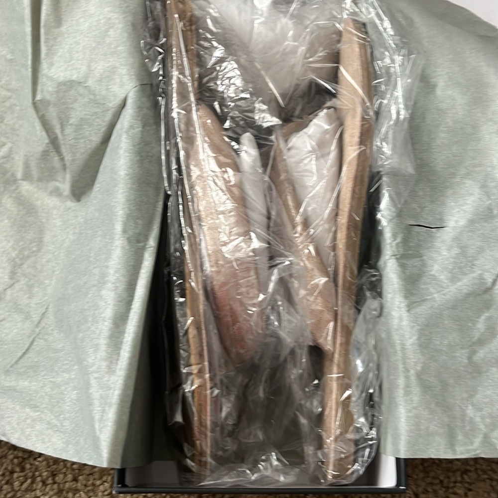 Eileen Fisher Light Gold Suede Sandals, New in Box - Picture 5 of 6